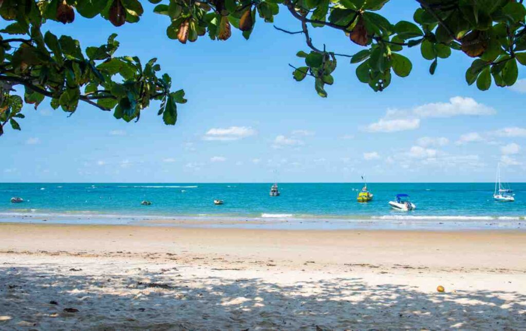 Uma das melhores praias da Bahia: Praia dos Coqueiros em Trancoso