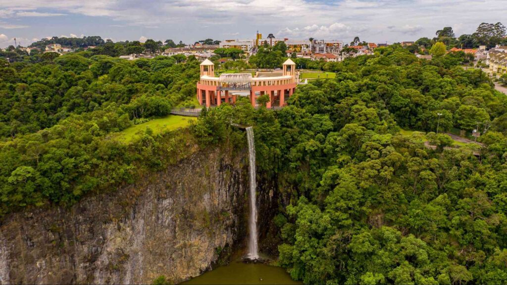 Destino para visitar na primavera no Brasil: Curitiba