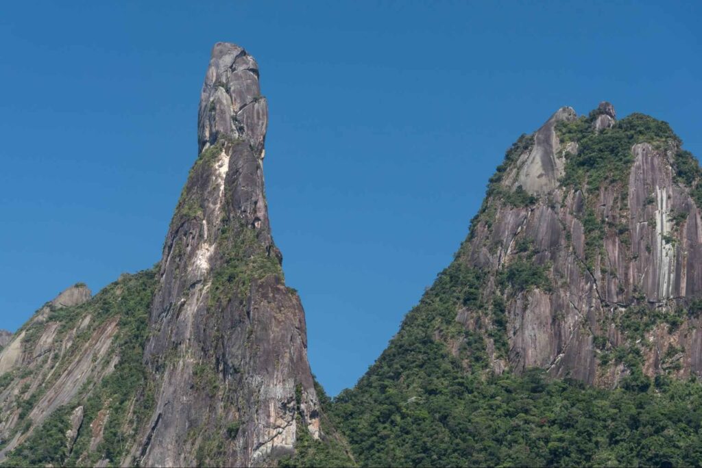 Montanhas no Brasil - Dedo de Deus