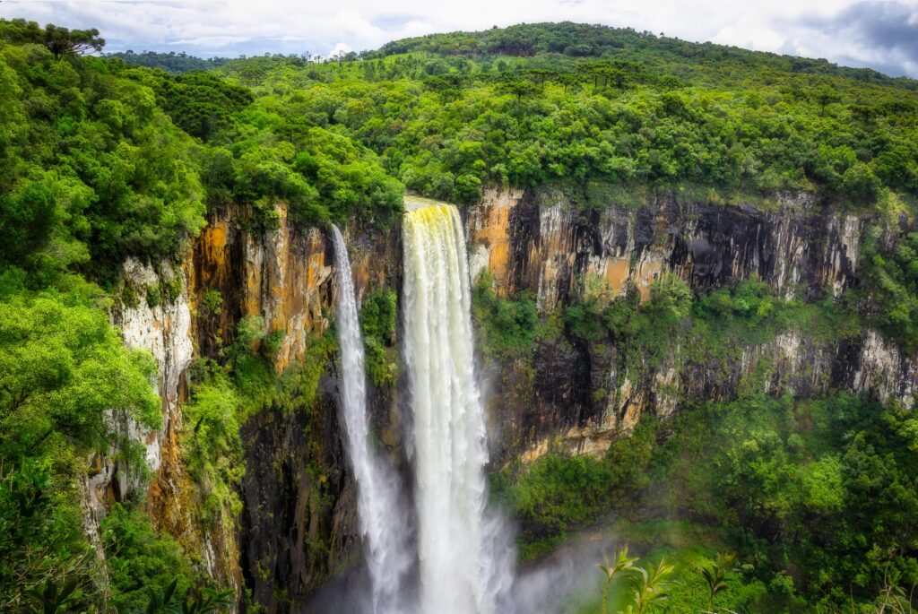 Vista aérea da cachoeira de Salto São Francisco, em Guarapuava