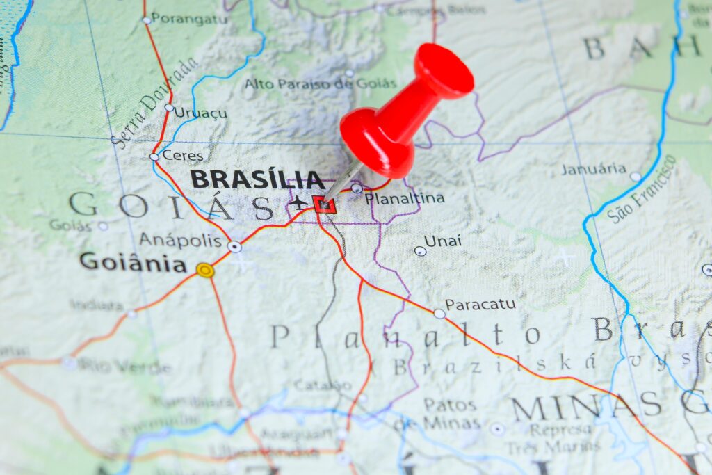 Mapa do Centro Oeste com um pin vermelho marcando Goiás