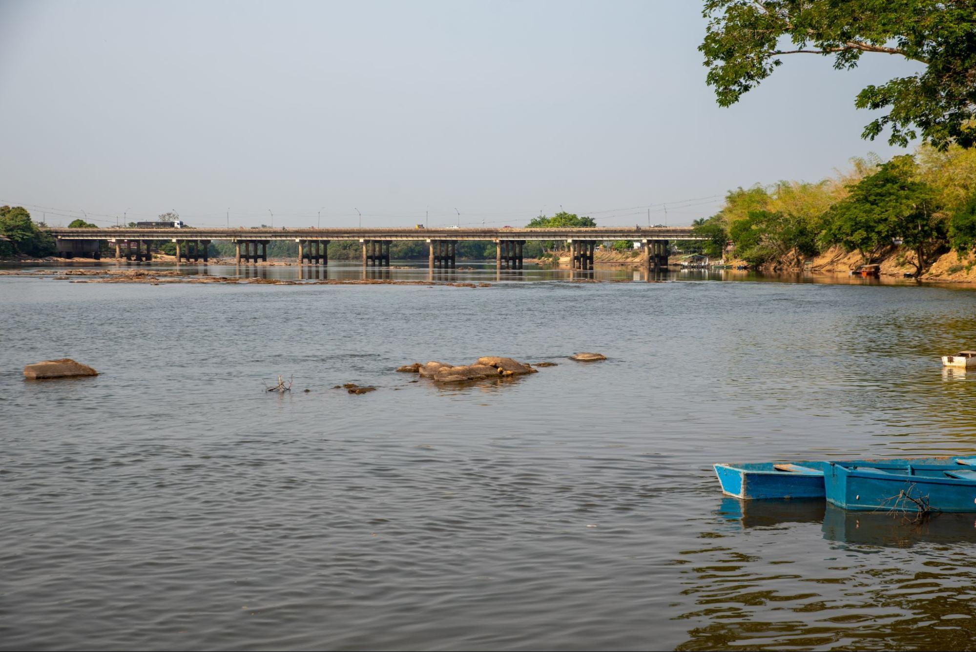Rio passando sob a ponte em Ji-Paraná