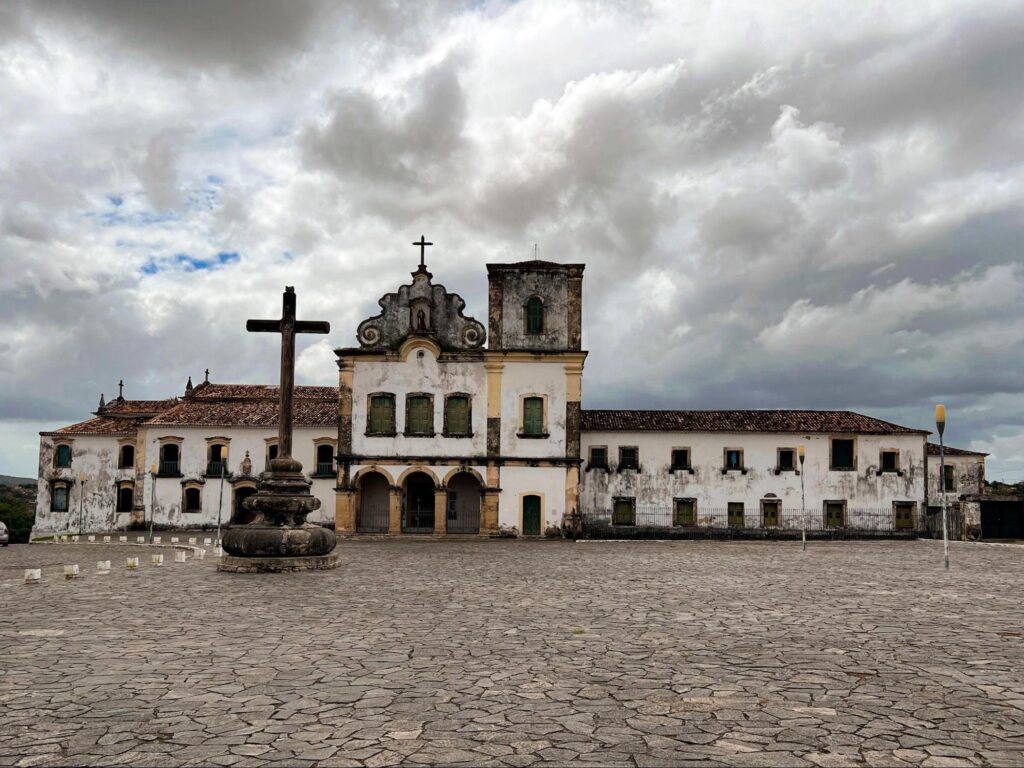 A cerca de 25km da capital sergipana Aracaju, a cidade de São Cristóvão é comumente conhecida por ter a melhor queijadinha do mundo!